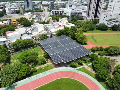 台中校園光電球場上線！97座發電運轉　節能減碳助攻綠色教育