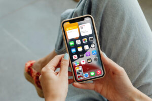 撿到iPhone過1年歸你？內行警告「這張紙」別丟 否則白撿了