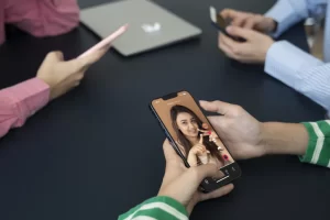 因不玩抖音遭霸凌　書包被倒早餐、網路群組公審引眾怒