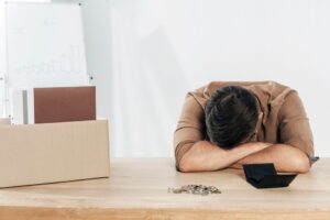 台灣科技新創突襲裁員！工程師「上班一半被資遣」　嘆股票變壁紙、養3娃壓力爆表