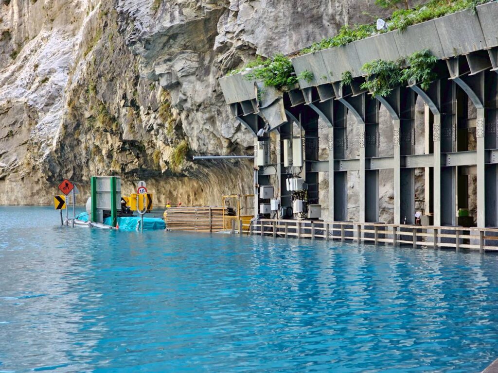 太魯閣堰塞湖最新狀況｜立霧溪水位逼近中橫　園區全面封閉