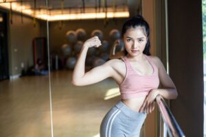 東京「肌肉女孩酒吧」爆紅！每日百名遊客朝聖　顛覆日本傳統審美掀話題