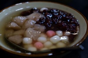 燒仙草配料大戰再掀討論！網友力推「硬花生」稱本體：不加爆不行