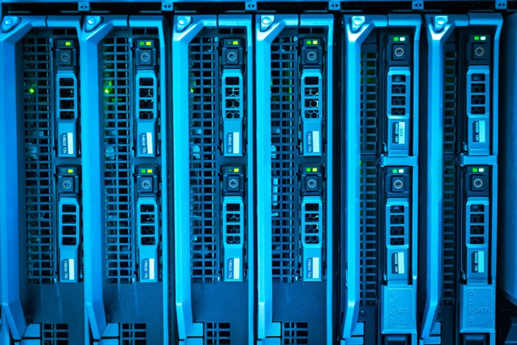 鴻海攜施耐德布局次世代AI資料中心